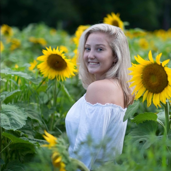 🌻Meet your Posher, Kyra - Picture 3 of 7